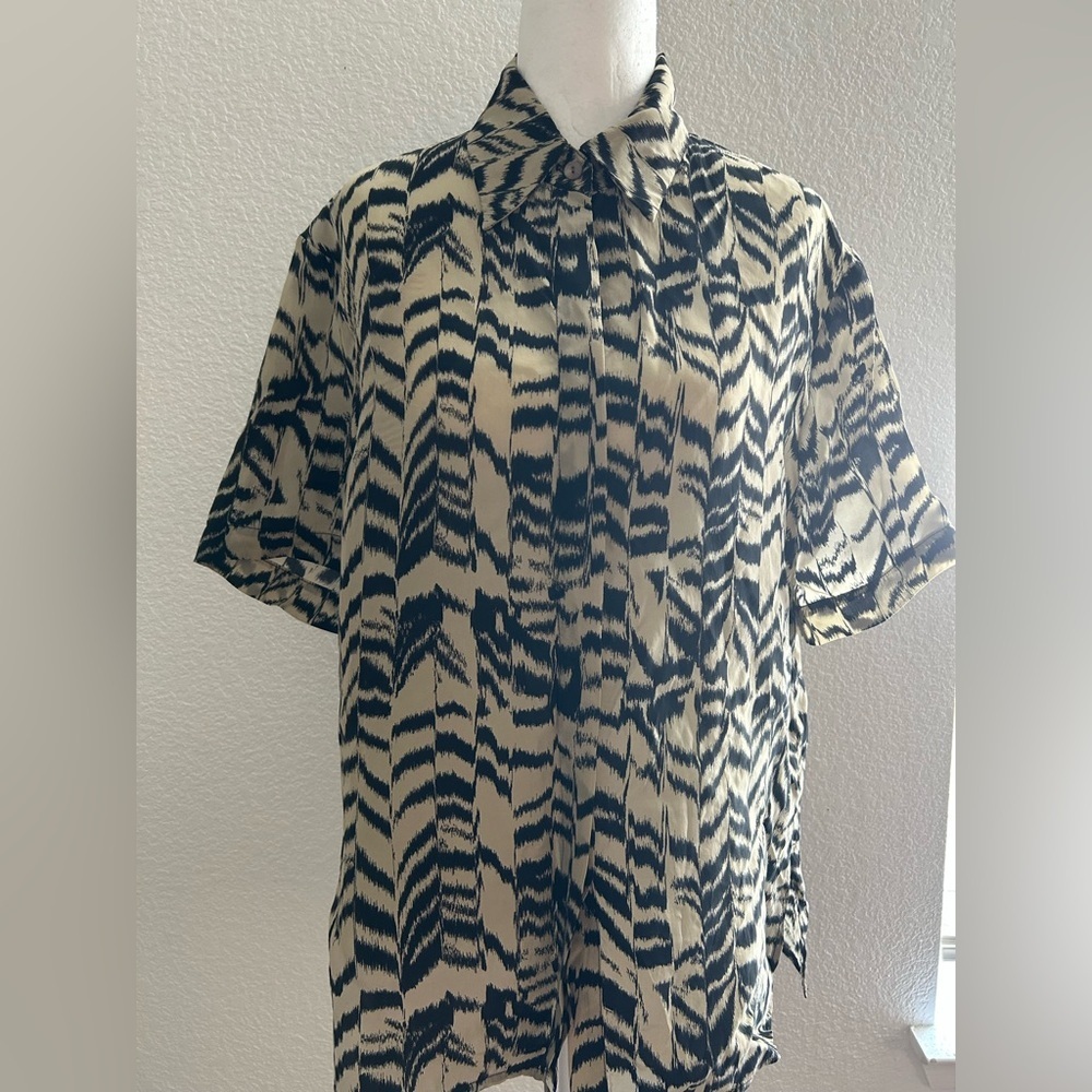 Enza Costa Black and Cream Patterned Shirt size 0 
100% CUPRO